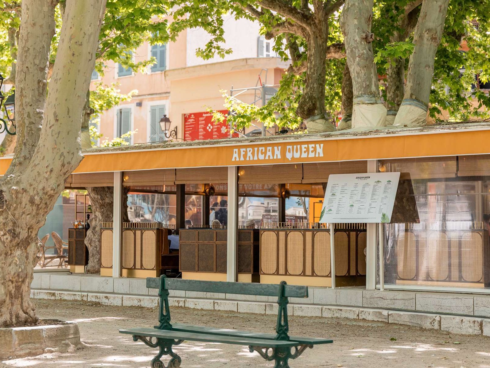 african-queen-restaurant-exterieur-saint-tropez-sud france