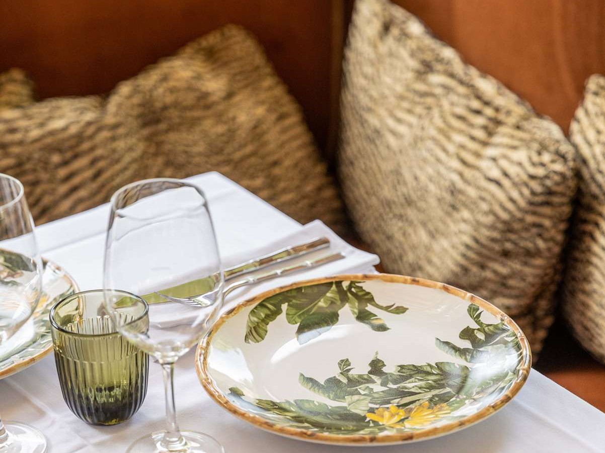 african queen saint tropez interieur restaurant
